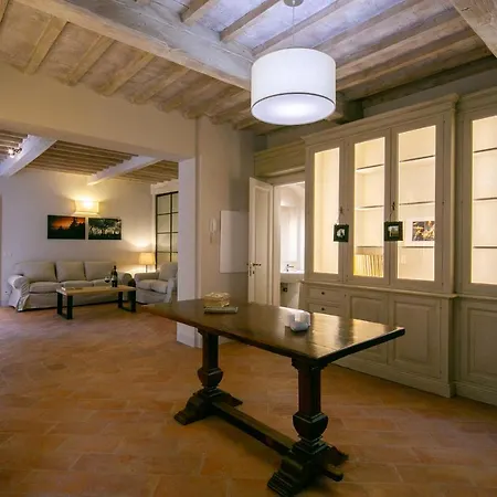 Severina Villa *